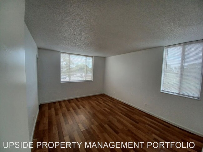 Building Photo - 2820 Somerset Dr