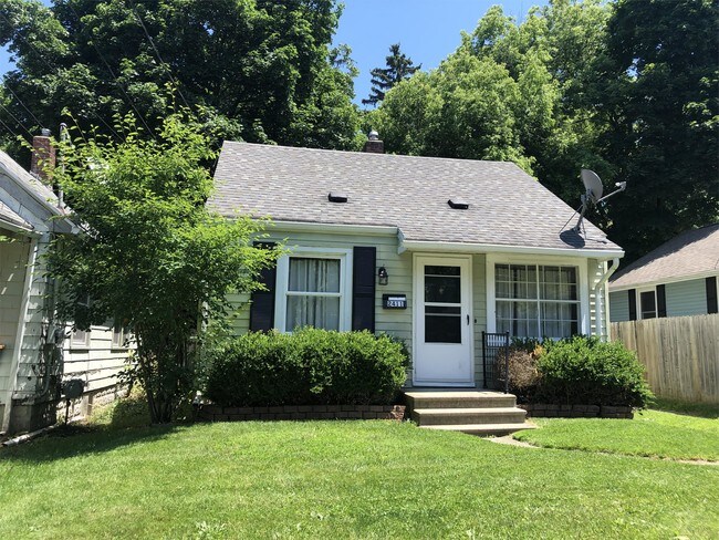 Building Photo - 2411 Forest Rd