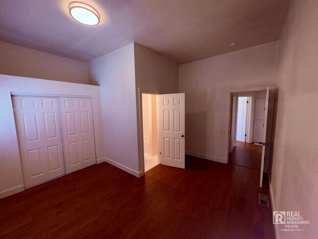 Building Photo - 3513 Lincoln Ave