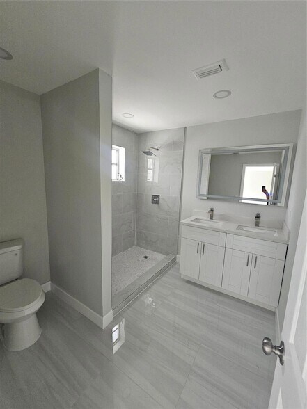 Building Photo - 4072 SW 51st St