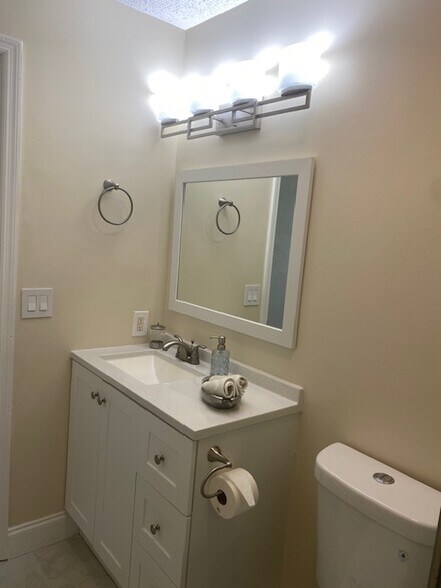 Building Photo - 2314 Fern Palm Dr