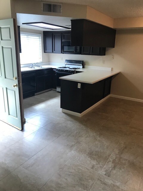 Building Photo - AJ-817