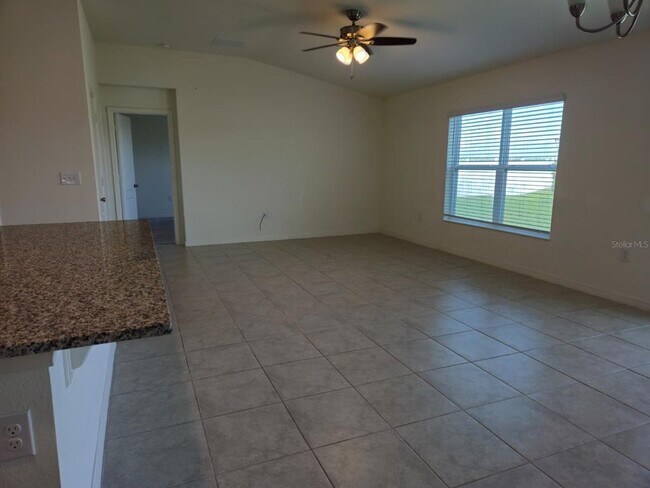 Building Photo - 2058 Ficus St