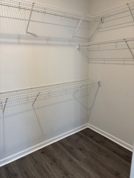 Building Photo - 140 Oak Towne Dr