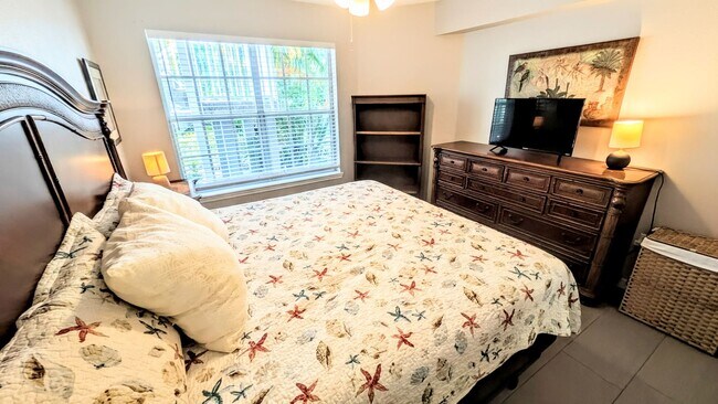 Building Photo - 850 S Tamiami Trl