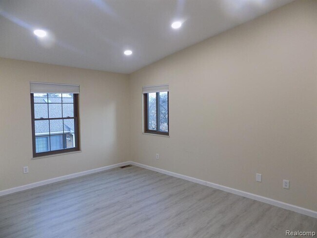 Building Photo - 40043 Crosswinds Rd