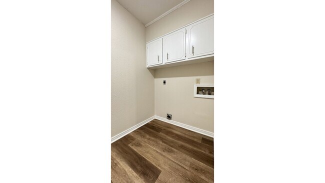 Building Photo - 105 Williamsburg Dr