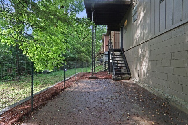 Building Photo - 2932 Harlan Dr