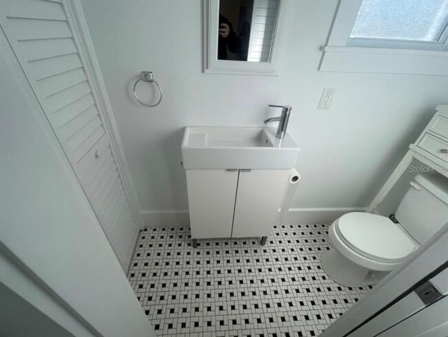 Building Photo - 1231 Highland St N