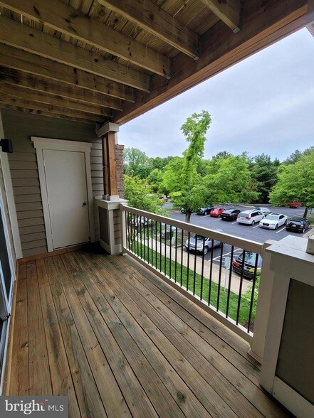 Building Photo - 605 Admiral Dr