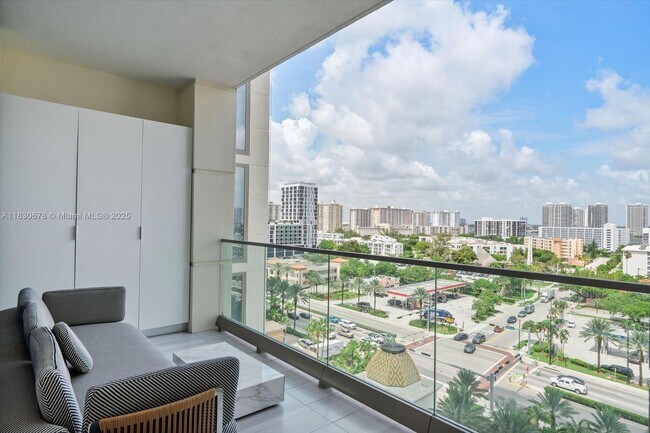 Building Photo - 17901 Collins Ave