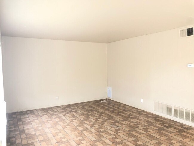 Building Photo - Duplex