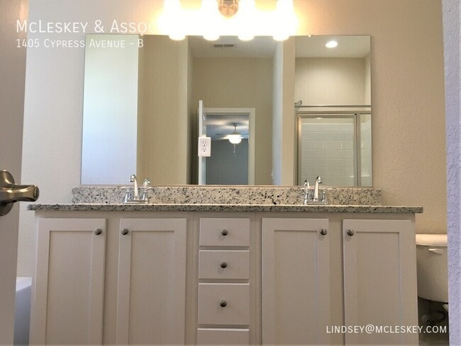 Building Photo - 1405 Cypress Ave