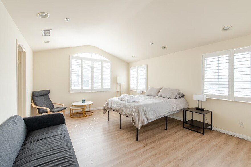 Building Photo - 199 N Lincoln Ave