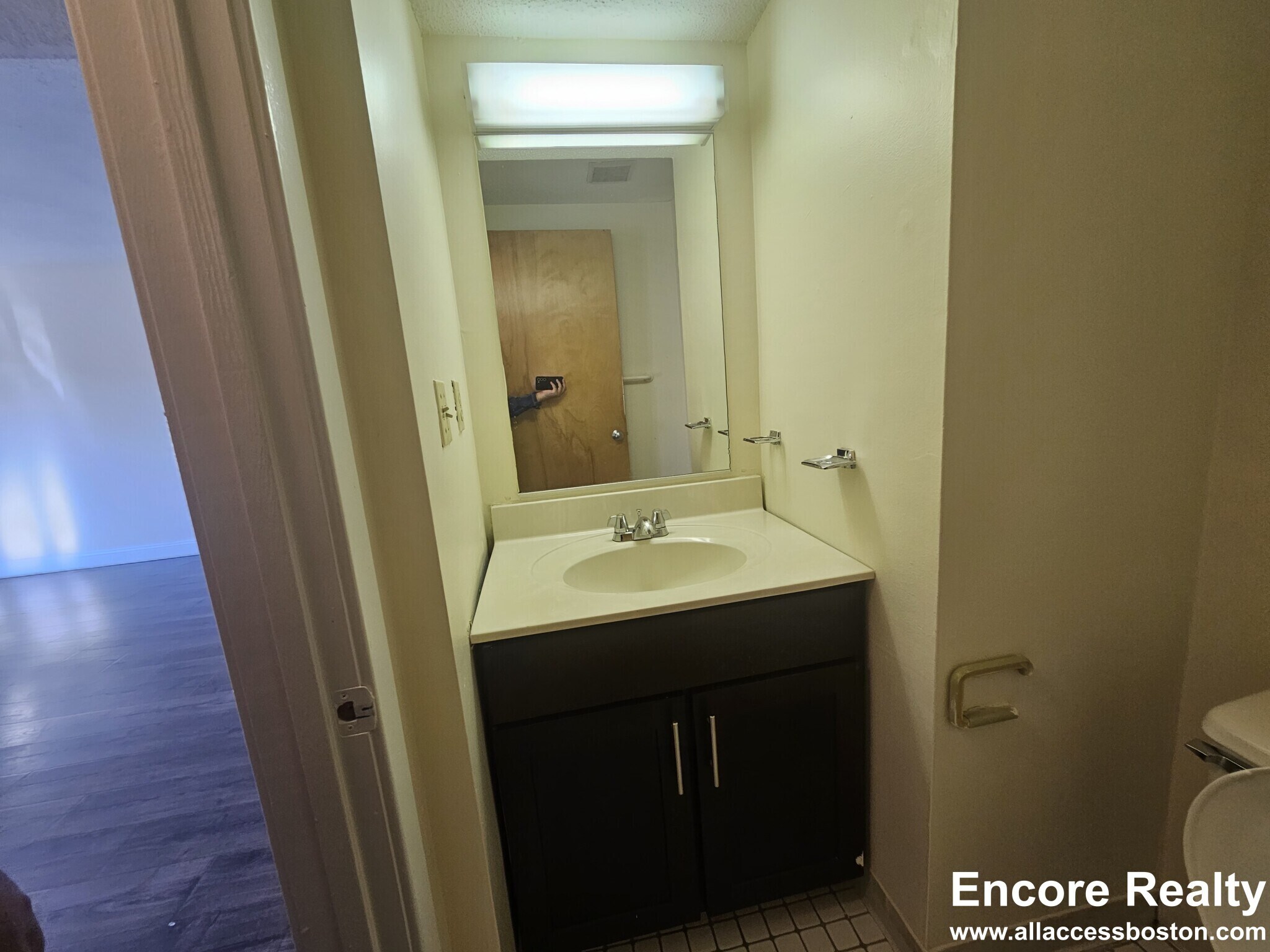 Building Photo - 150 North Beacon St