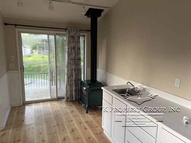 Building Photo - 17844 Huckleberry Dr