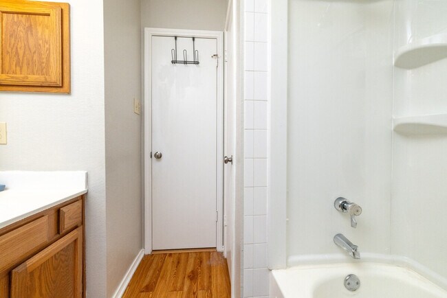 Building Photo - 2719 Stratford Ct
