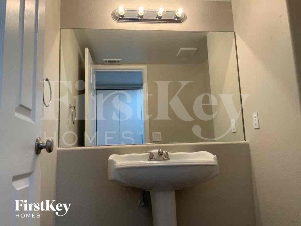 Building Photo - 6067 Hidden Rock Dr