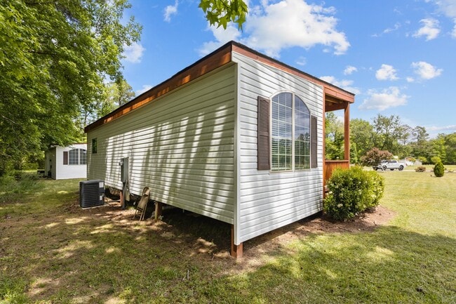 Building Photo - 2116 Las Flores Ln