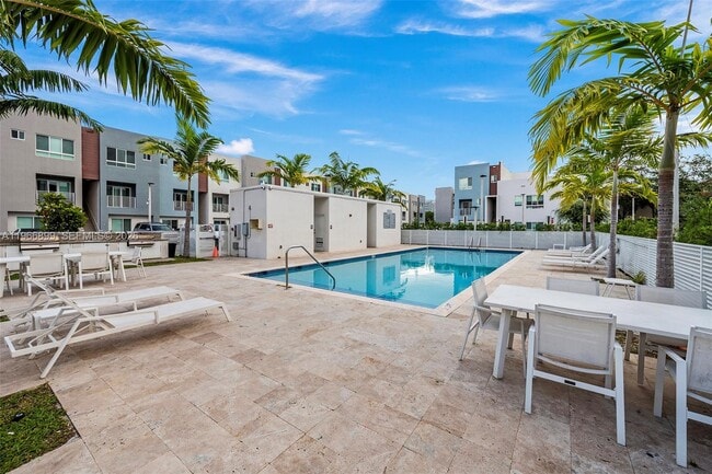 Building Photo - 2561 NE 193rd St