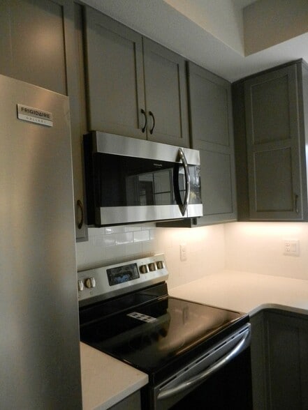 Under Cabinet Lighting - 4846 Northern Lights Drive