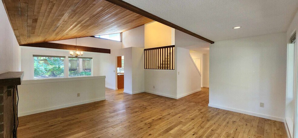 Building Photo - 2417 Sahalee Dr W