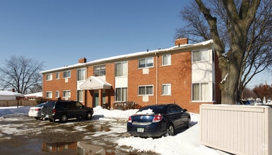 Building Photo - Royal Park Apartments
