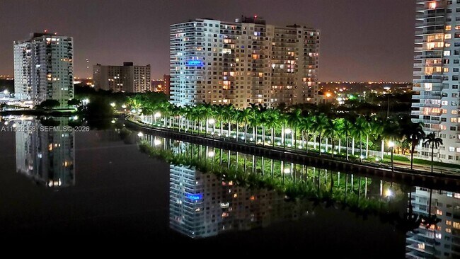 Building Photo - 18151 NE 31st Ct