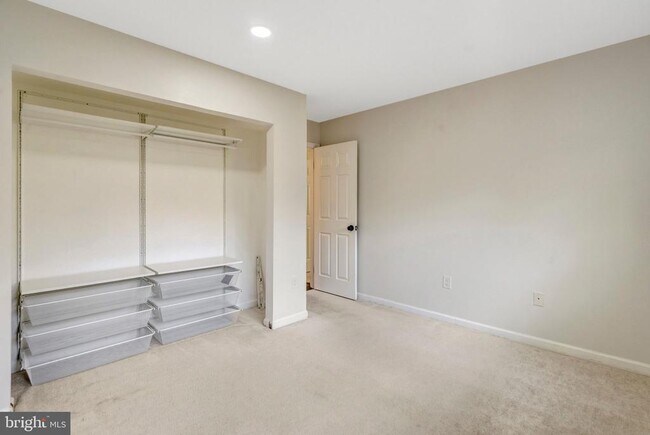 Building Photo - 7839 Enola St