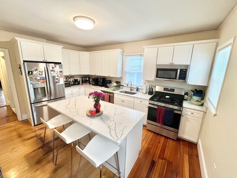 Building Photo - 50 Atkins St