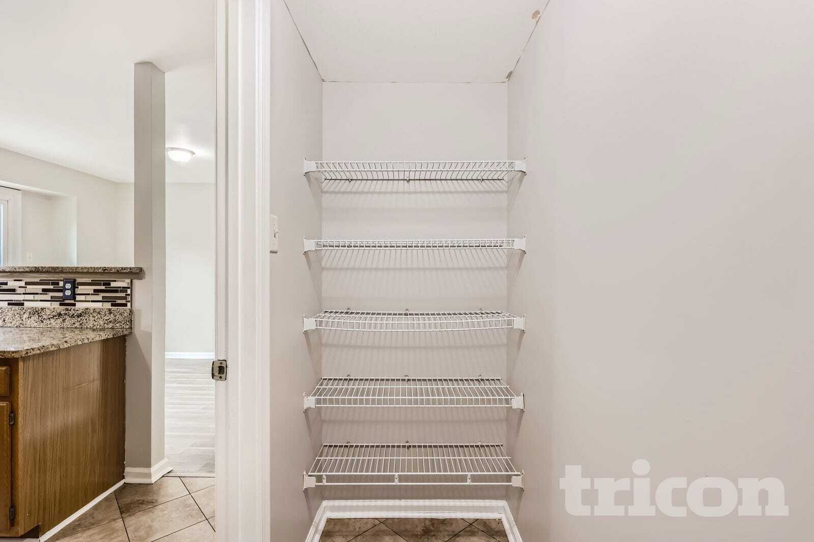 Building Photo - 3326 Midland Ct