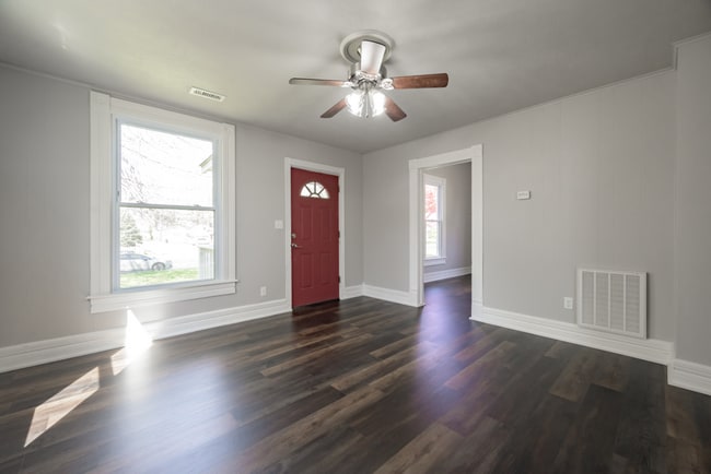 Building Photo - PRELEASING