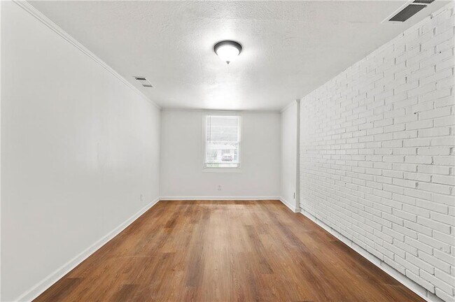 Building Photo - 5340 Lee Cir