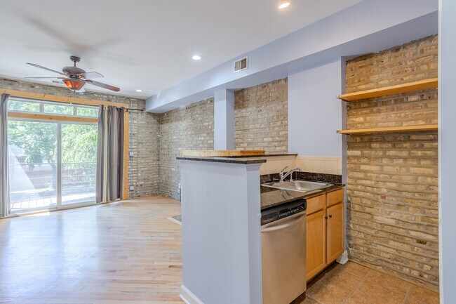 Building Photo - 3100 W Addison St