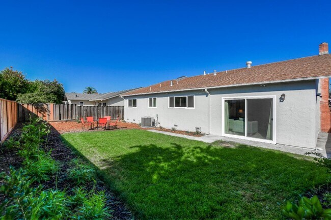 Building Photo - 546 Woodstock Way