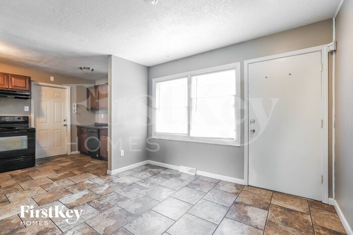 Building Photo - 1302 SW Peggy Cir