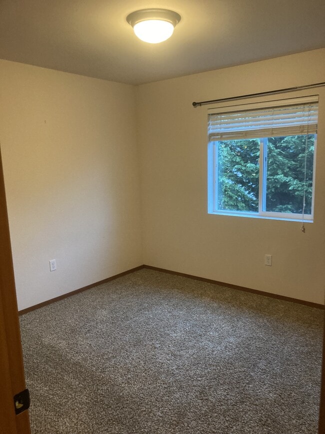 Building Photo - 24215 10th Ave S