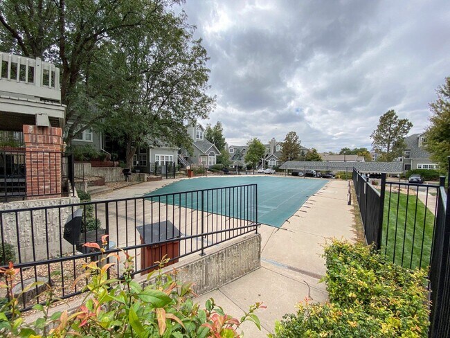 Building Photo - 6701 S Ivy Way