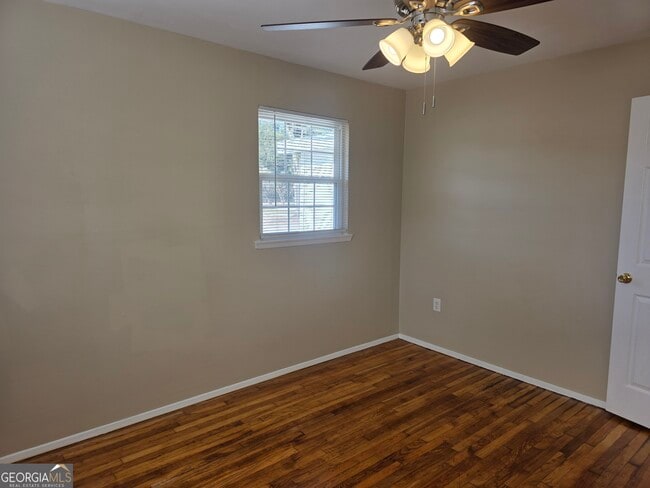 Building Photo - 407 W 9th St