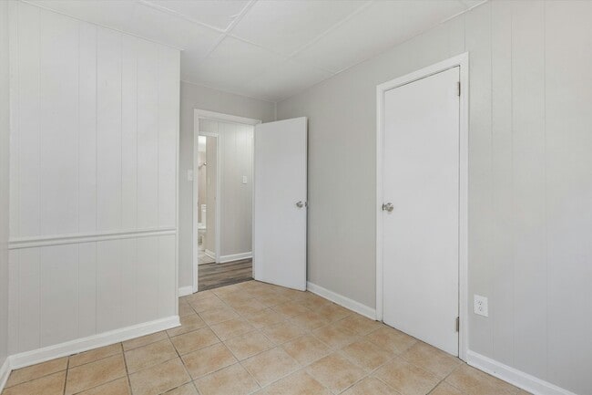 Building Photo - 3615 Sunrise St