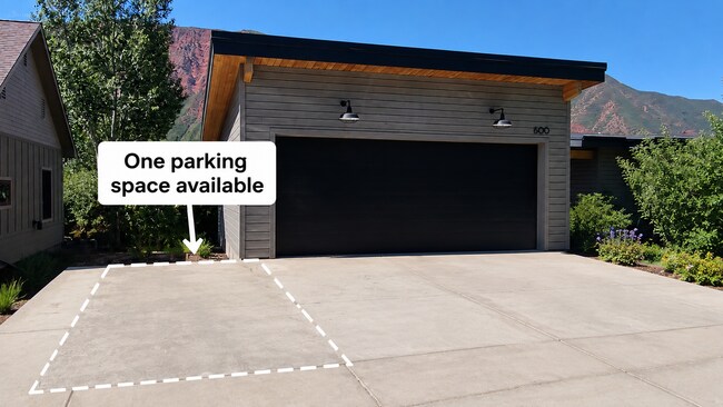 Building Photo - 600 Greenway Dr