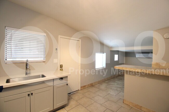 Building Photo - 1548 W McKinley St