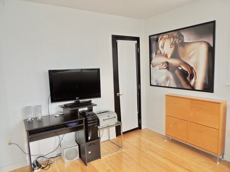 Building Photo - 947 Lenox Ave