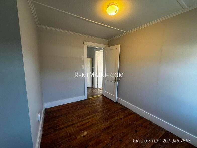 Building Photo - 131 College Ave