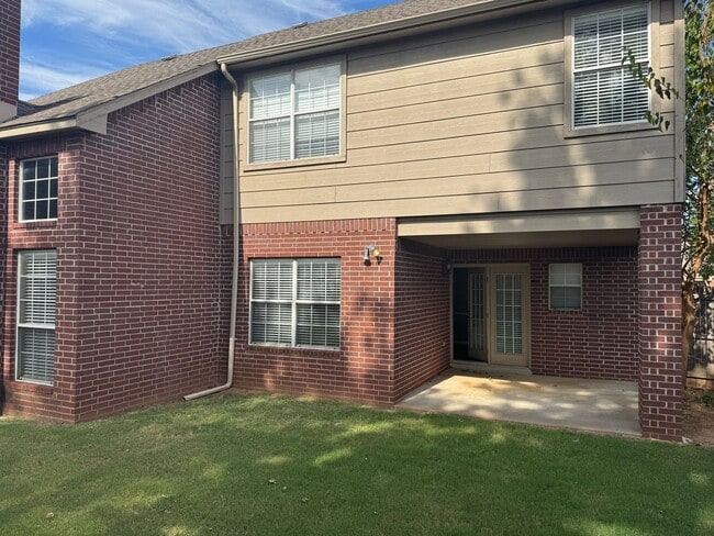 Building Photo - BIXBY - 4 Bedroom, 2.5 baths, 2 car garage...