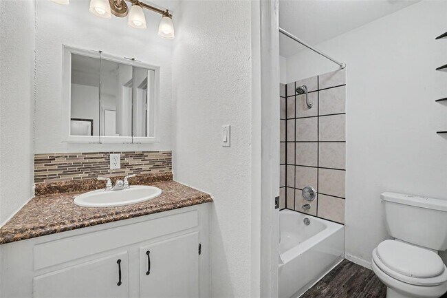 Building Photo - 6307 Chesterfield Ave