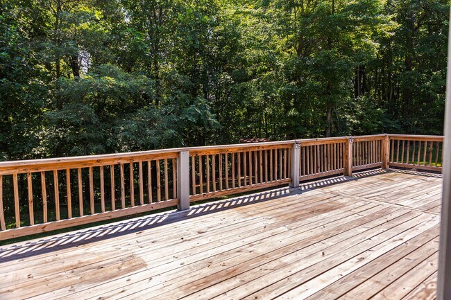 Building Photo - New Listing!