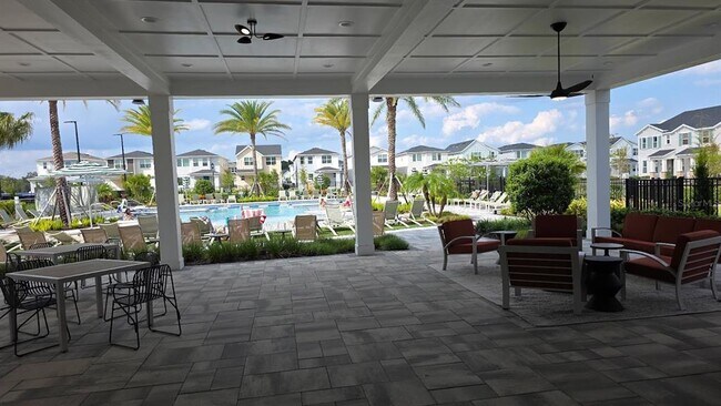 Building Photo - 1665 Pinecliff Dr