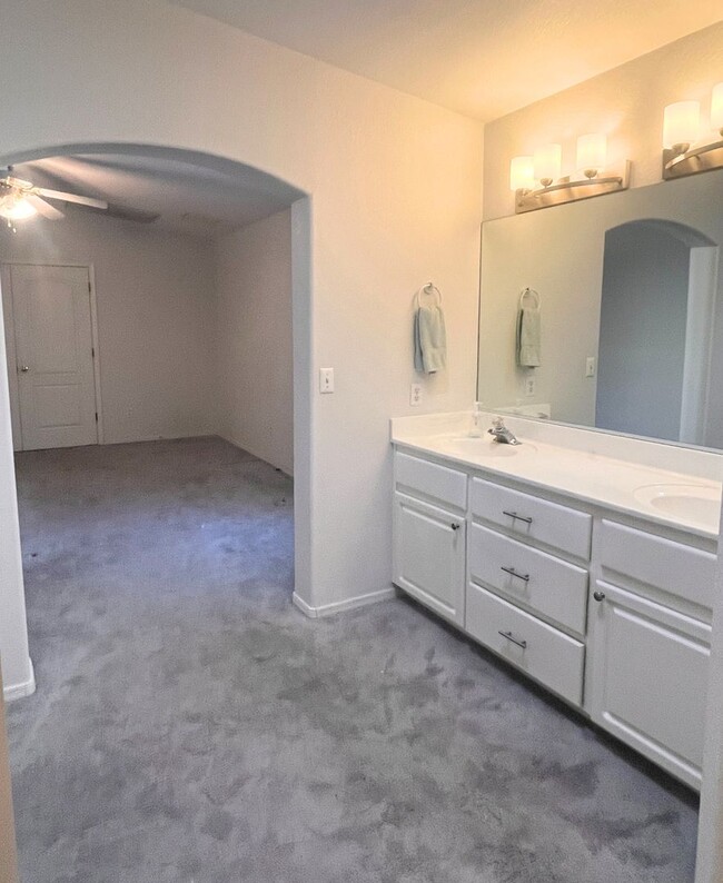 Building Photo - Unfurnished Long Term Pool Home