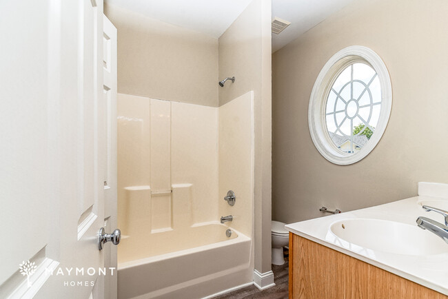 Building Photo - 3-Bedroom Charming Townhome